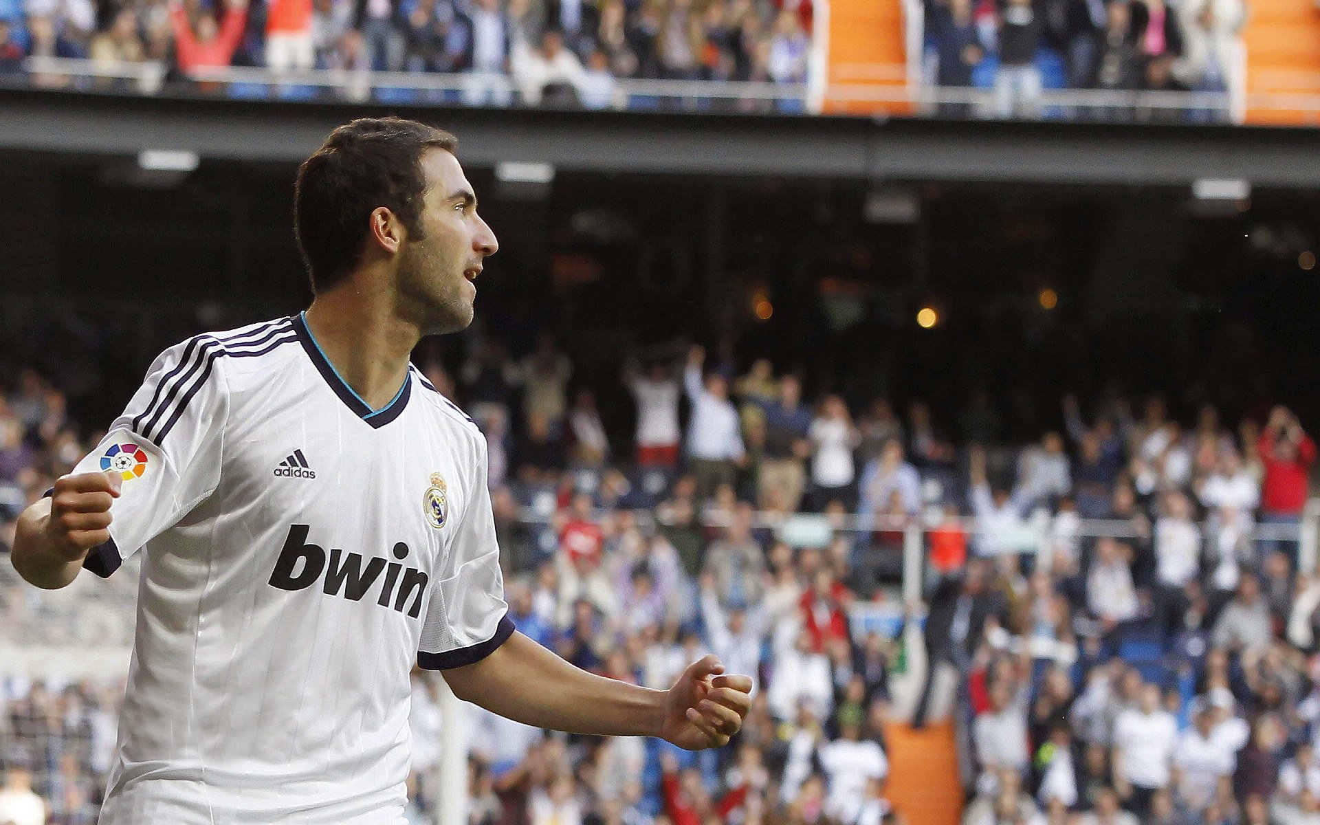 英超球队赛季中期运动负荷监控与训练调整策略,英超球员体能